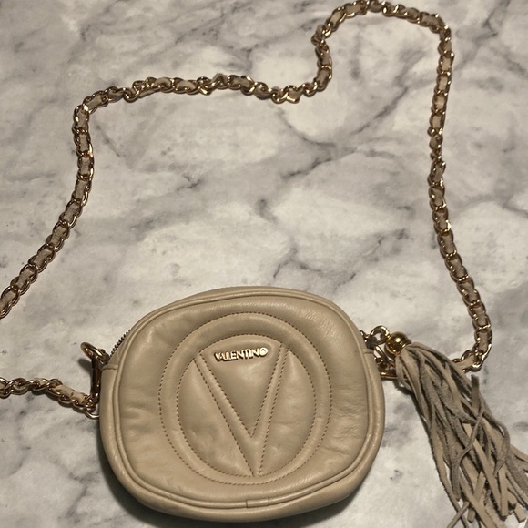 Valentino Cream Quilted Crossbody Bag with Gold Chain - Picture 2 of 16